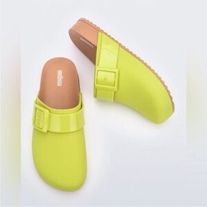 Mini Melissa Kids' Green/Brown Water Resistant Cozy Clog—13